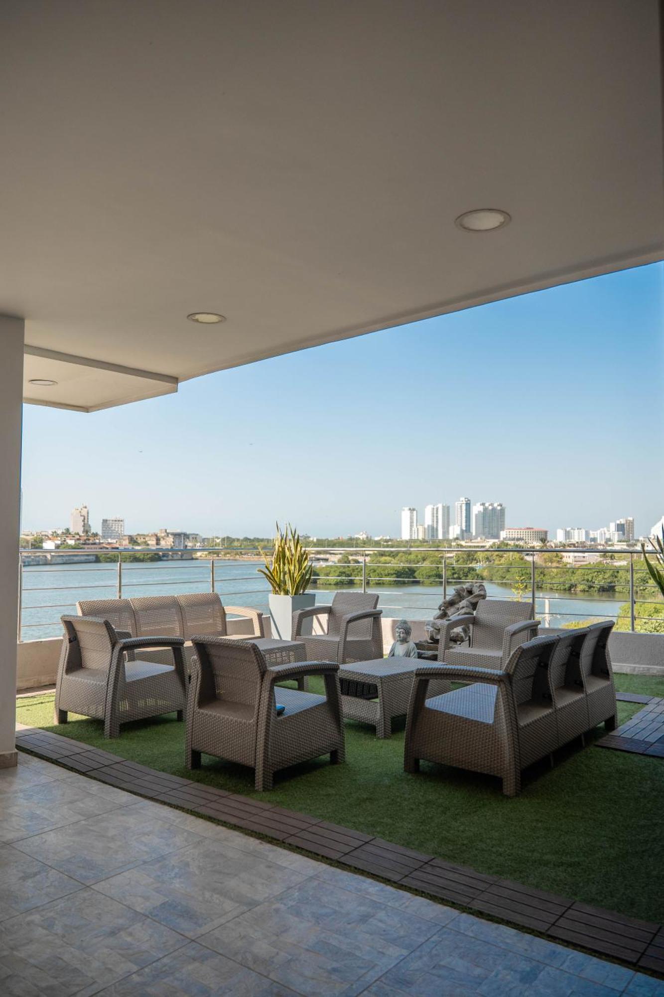 Bahia 79 Apartasuites Cerca Al Centro Cartagena エクステリア 写真
