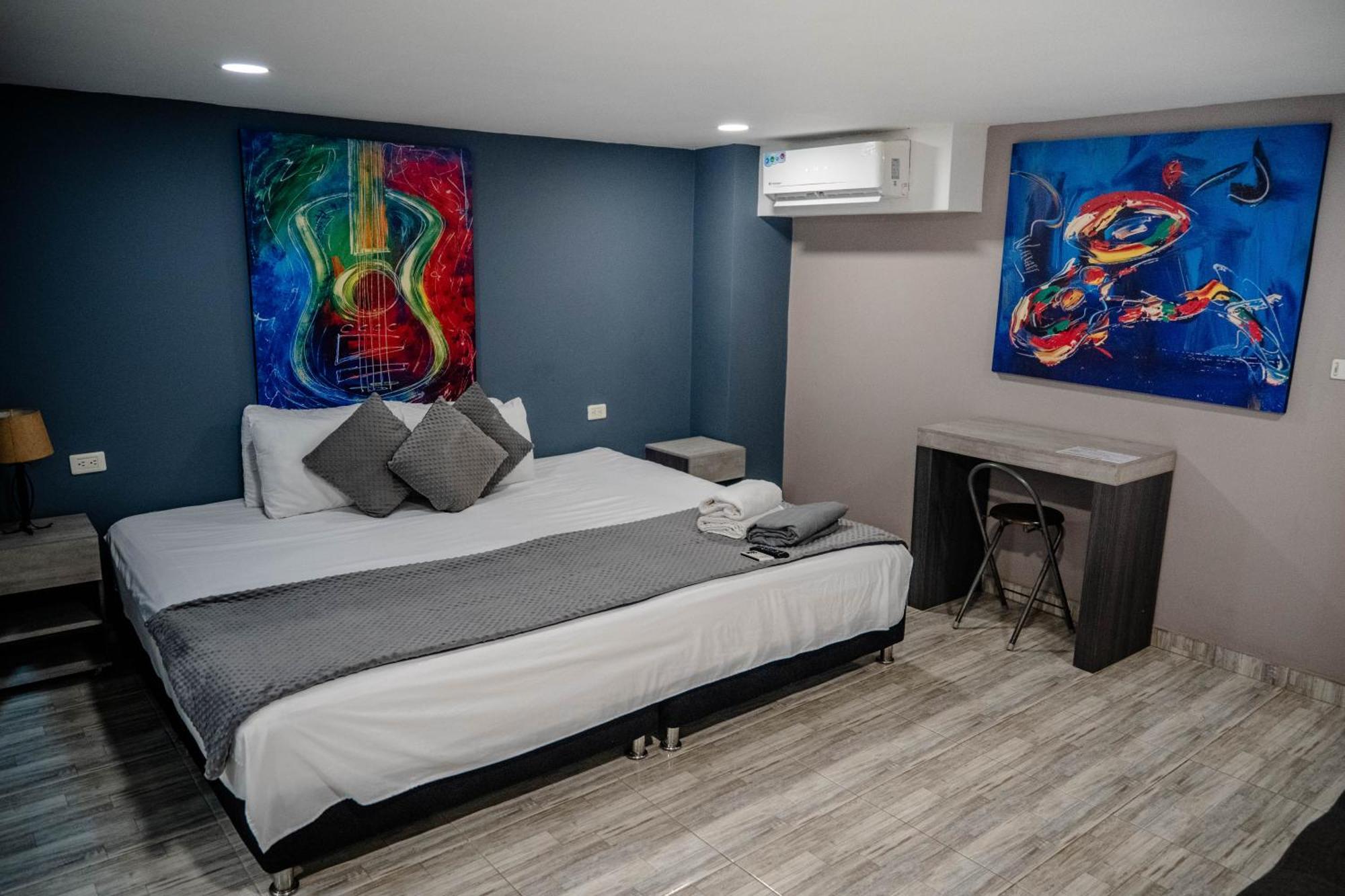 Bahia 79 Apartasuites Cerca Al Centro Cartagena エクステリア 写真