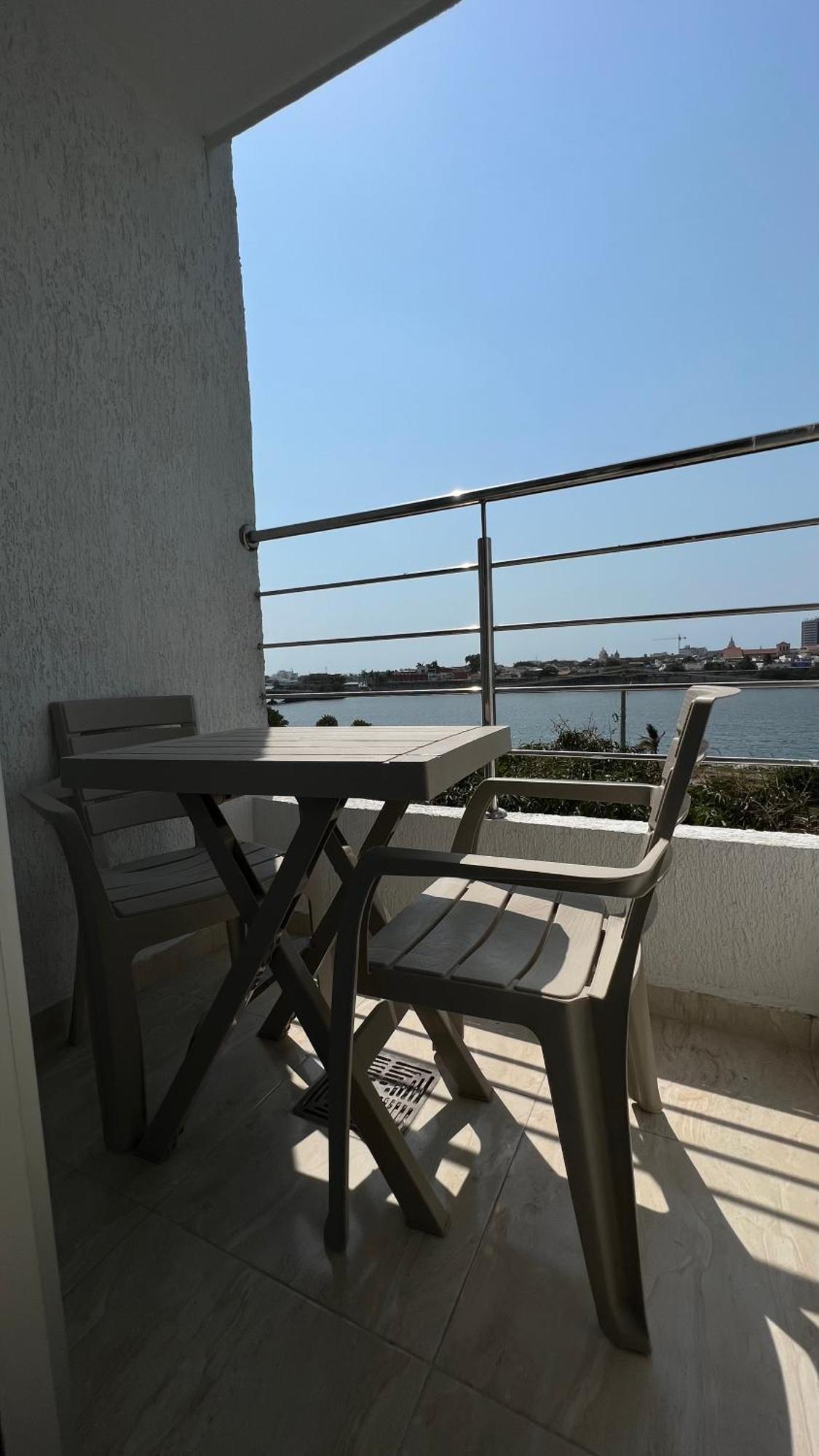 Bahia 79 Apartasuites Cerca Al Centro Cartagena エクステリア 写真