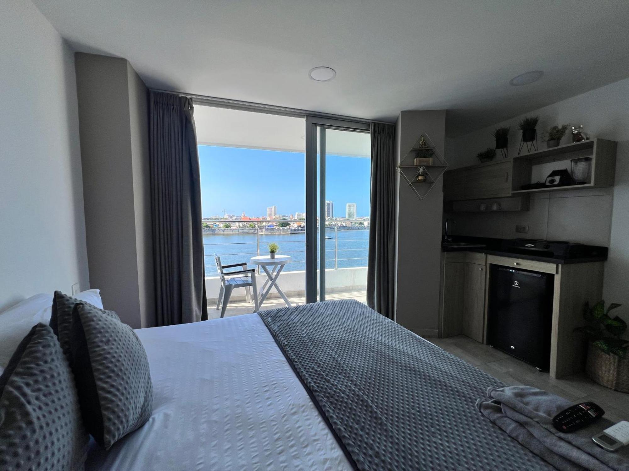 Bahia 79 Apartasuites Cerca Al Centro Cartagena エクステリア 写真