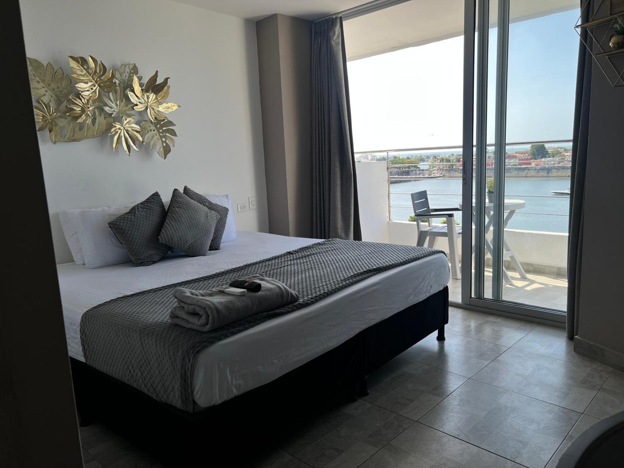 Bahia 79 Apartasuites Cerca Al Centro Cartagena エクステリア 写真
